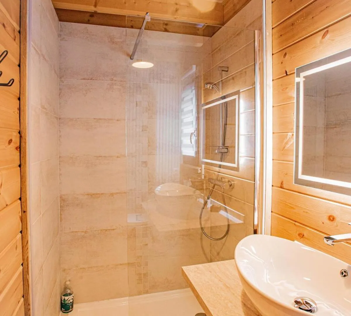 Apartamento Ambiance Bois & Charme Proche Lyon Saint-Genis-les-Ollières